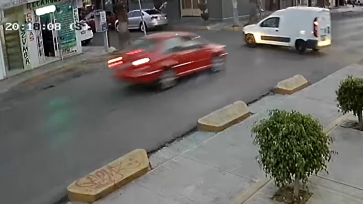 El conductor que protagonizó un choque en Pachuca escapó pero fue detenido en Mineral de la Reforma.