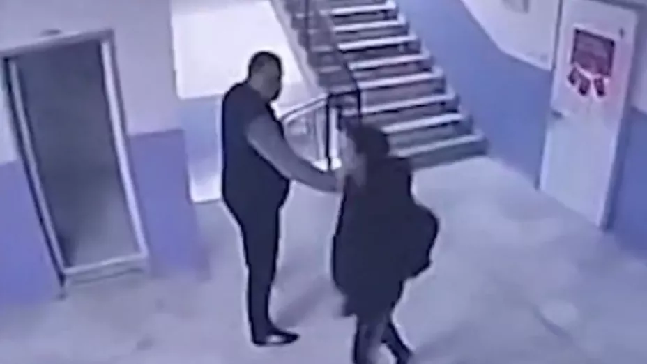 Video revela agresión contra niño autista en escuela de Turquía