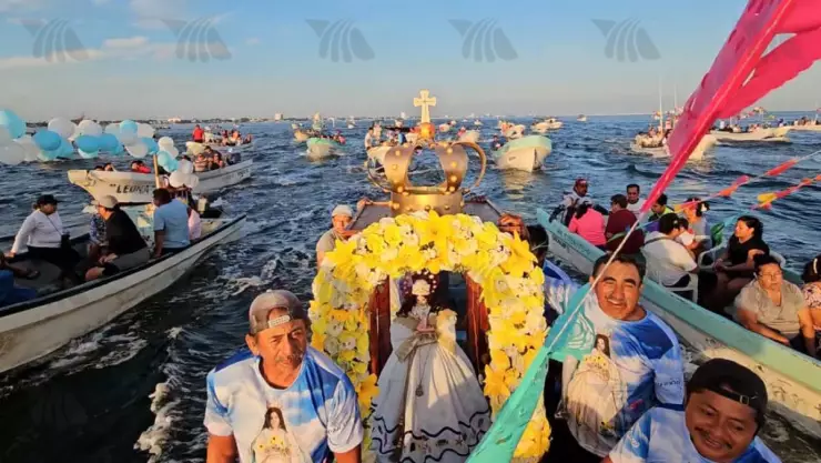 Así se vivió el recorrido en el mar a la Virgen de Asunción en Chicxulub Puerto
