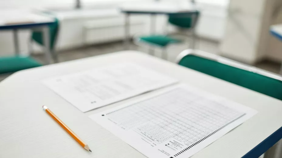 Adolescente muere tras ser castigada por llegar tarde a clase