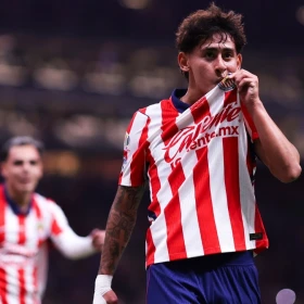 Santiago Sandoval le da una noticia increíble a Chivas: podría recibir una fortuna