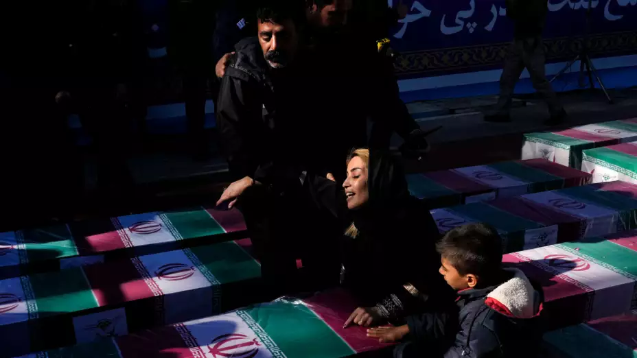 Víctimas de un atentado explosivo en la ciudad de Kermán, Irán.