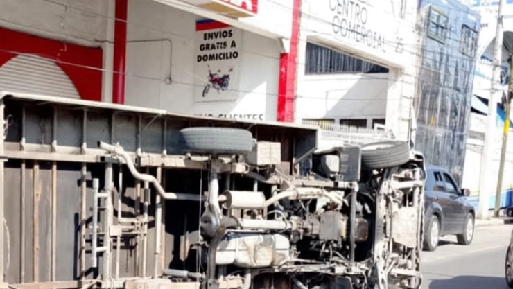 volcadura camioneta 25 poniente puebla hoy