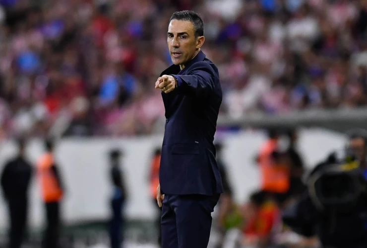 Vicente Sánchez, técnico de Cruz Azul ante Chivas de Guadalajara