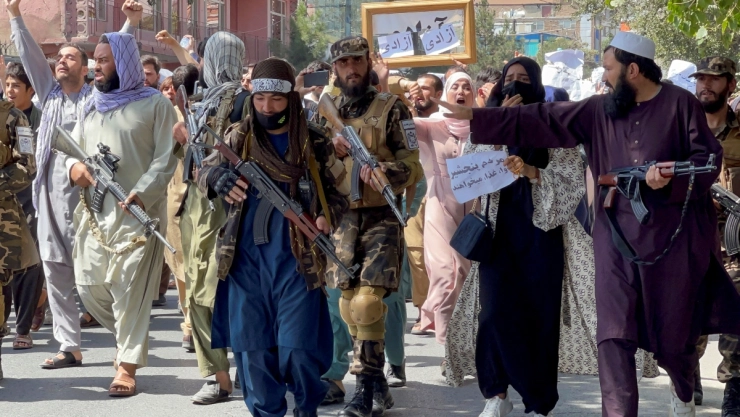 periodistas-talibanes-brutal-golpiza