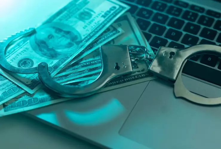 Fraudes en la compra de autos en redes sociales