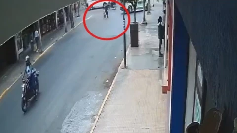 Combi atropelló a madre e hijo en Tehuacán, Puebla