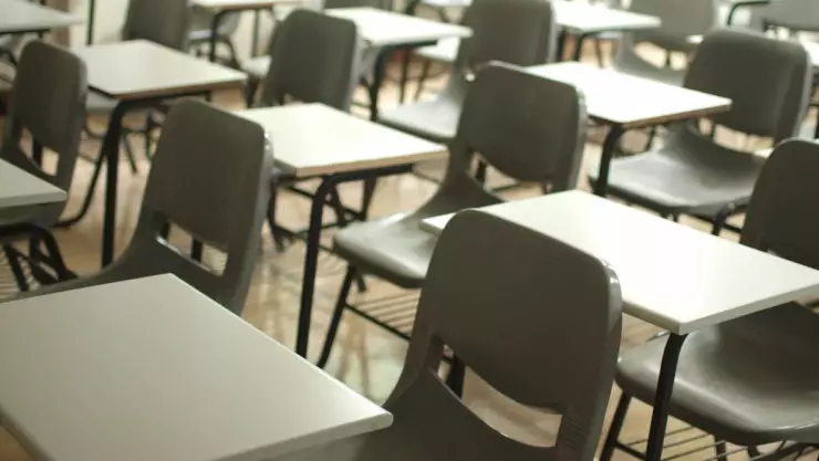 Niño de 12 años apuñala a su compañera de clase en el recreo