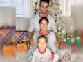 Adamari al pie del arbol..jpg