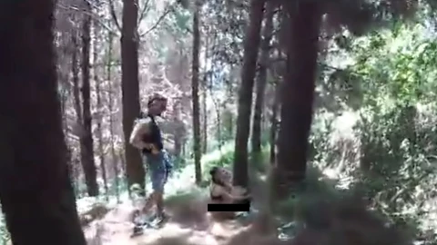 pareja teniendo relaciones montaña ciclista senderismo video