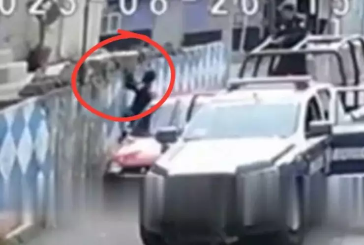 Policías roban cartón de cervezaC