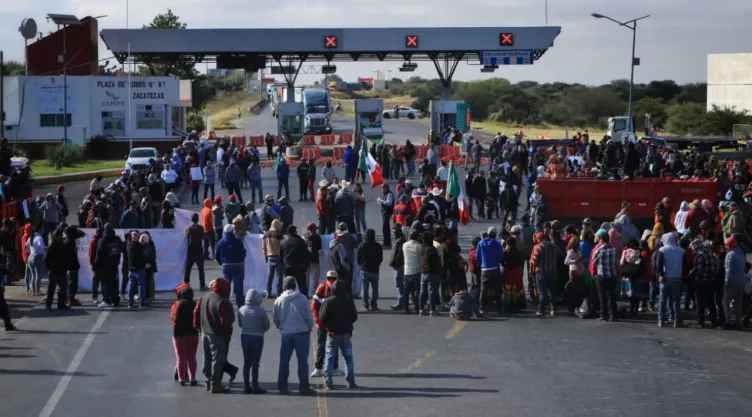 agricultoras bloquean carreteras en México
