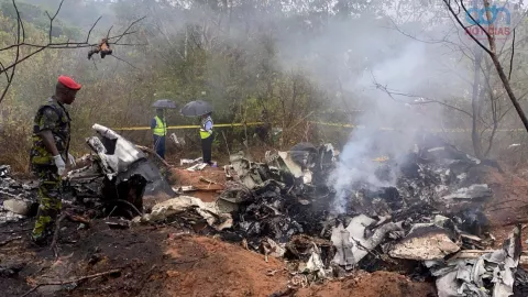 Avi&oacute;n se estrella en Kenia