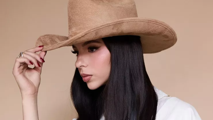 ¿Ángela Aguilar se sabe la amante? Redes reprueban su canción y la destrozan