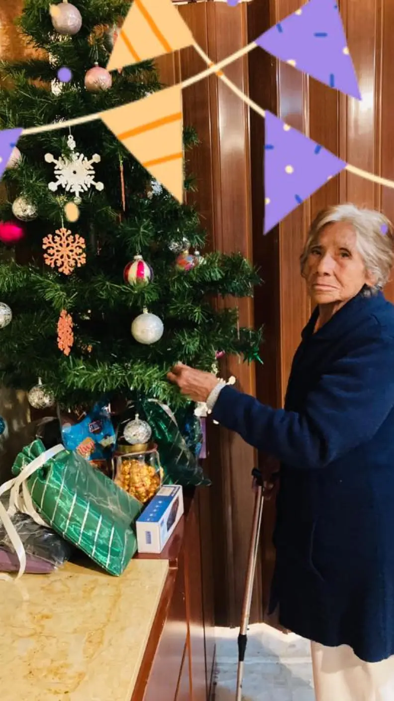 Unos chocolates, unos tenis, una cobija o una bocina son algunos de los deseos de Navidad de los abuelitos del asilo “casa madre Teresa” en Iztapalapa.