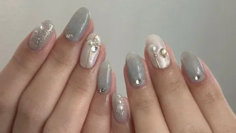 uñas cortas con perlas oficina