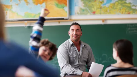 As&iacute; es el abono que deben recibir los docentes por el D&iacute;a del Maestro en M&eacute;xico