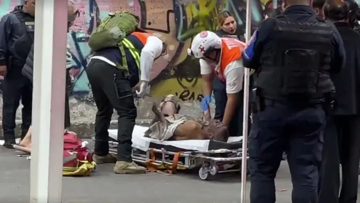 Fuerte incendio deja a un hombre gravemente quemado en Tepito.