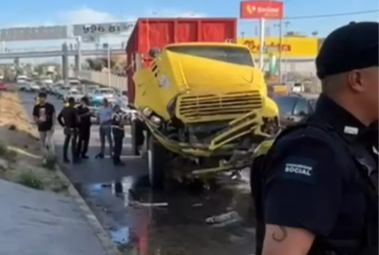 Tráfico en Aguascalientes hoy: Accidente en Siglo XXI oriente provoca caos vial