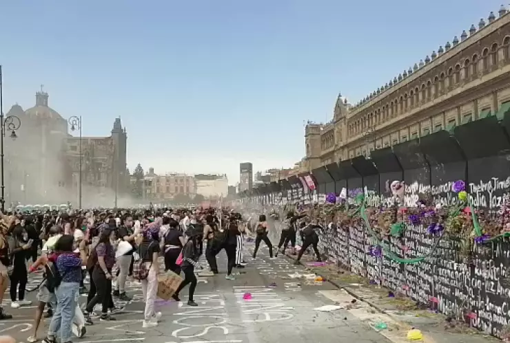 MARCHA EN EL ZOCALO.png