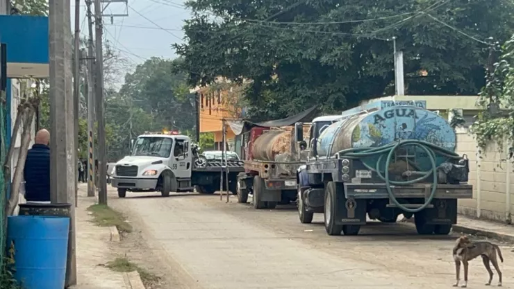 Aseguran pipas en Tihuatlán