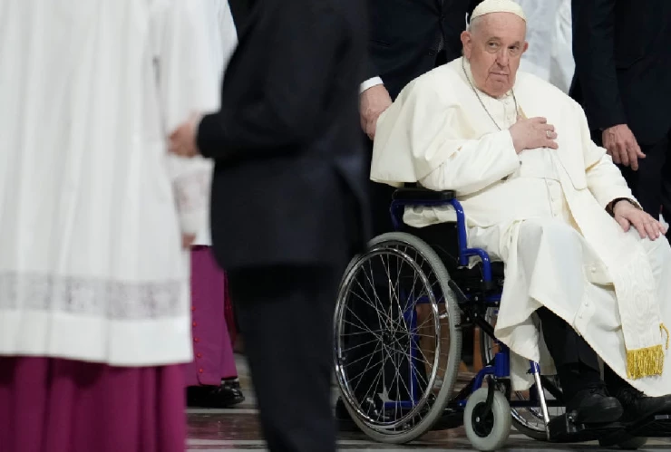 El papa Francisco no encabezará viacrucis este Viernes Santo, debido al frío extremo en Roma.