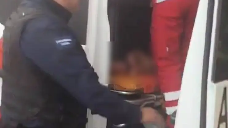 Rescatan a dos menores de un incendio dentro de vivienda en la Alfredo Bonfil.jpg
