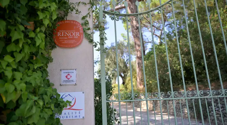 Vista de la entrada al Museo Renoir.