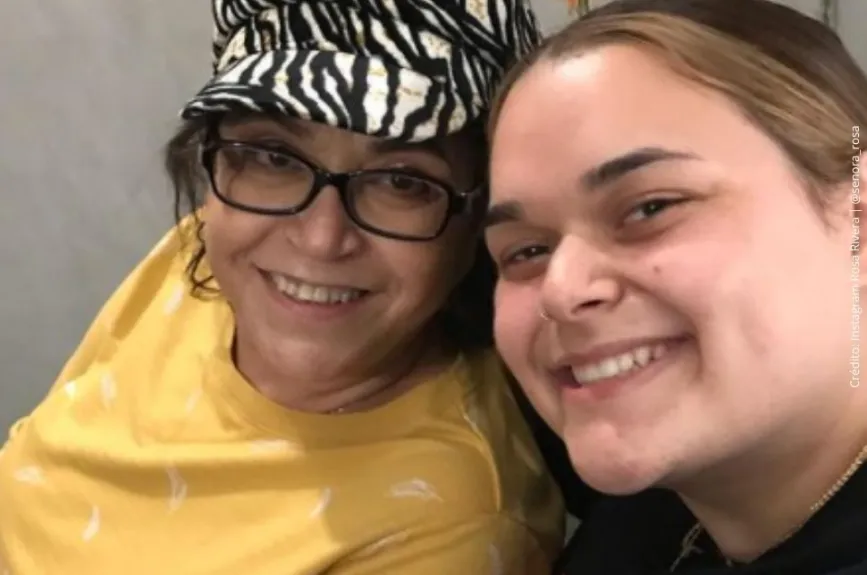 Doña Rosa Rivera con su nieta..jpg