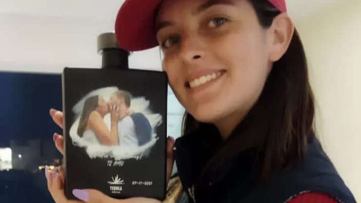 Captan a novia de Octavio Oca&ntilde;a en el lugar donde muri&oacute; el actor.