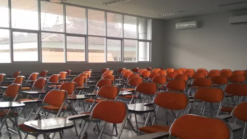 Tras cometer abuso sexual infantil, arrestan a maestra