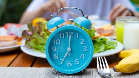 ¿Realmente funciona el ayuno intermitente? Expertos opinan