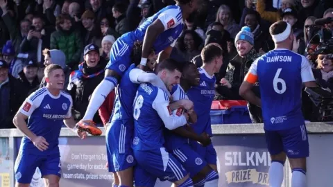 Macclesfield elimina al Crystal Palace de la FA Cup Hazaña de Sexta División.jpg