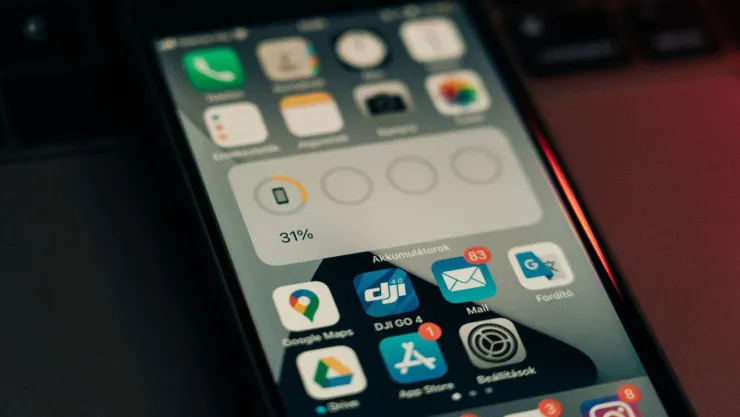 Fraude por SMS y correo: Cómo funcionan las aplicaciones falsas y cómo proteger tus datos
