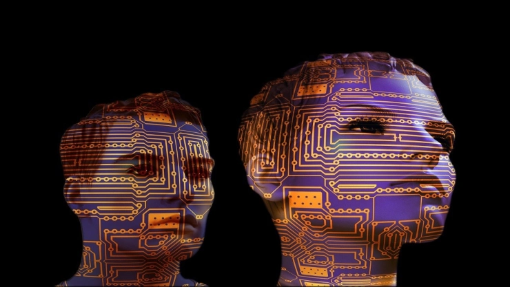 Representación visual de la IA en el trabajo, con un robot colaborativo (cobot) trabajando junto a un operario humano en una fábrica.