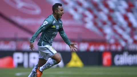 Luis Montes mete el segundo gol