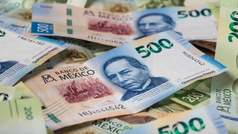 Si te pagan más de 15 mil pesos en efectivo de tu salario, hay una regla del SAT que debes considerar