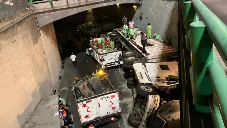 volcadura de tráiler en el sur de CDMX