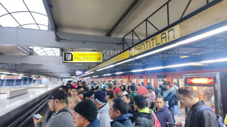 Metro CDMX y Metrobús registra retrasos y aglomeraciones