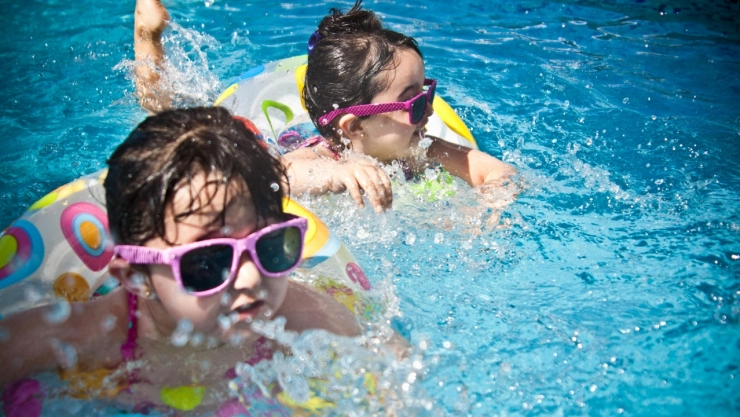 Las niñas corren menos riesgo de ahogarse que los niños.