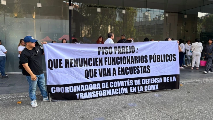 Foot de lona de militantes de Morena en Consejo Nacional Extraordinario del 3 de mayo de 2026 en CDMX.