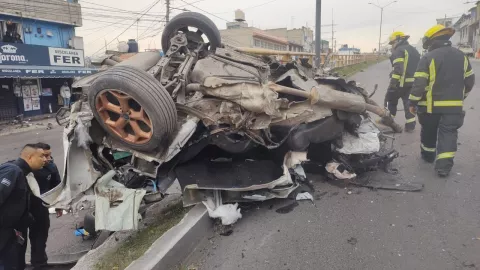 Edomex: Una persona murió tras destrozar su auto sobre Lago de Guadalupe, en Atizapán