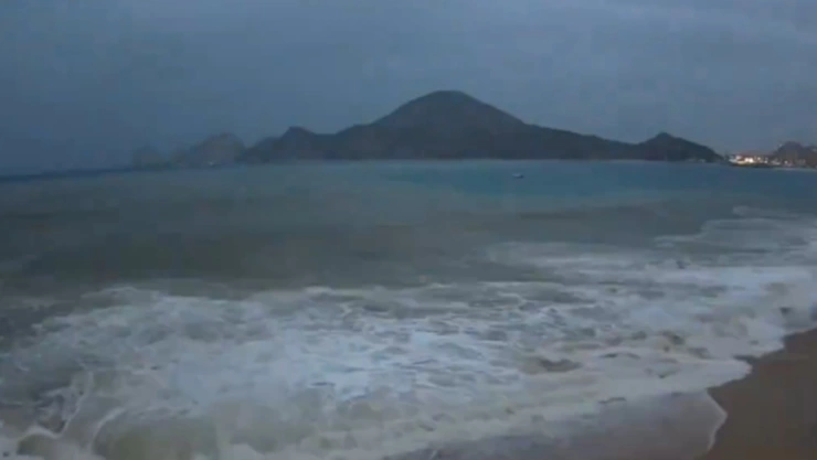 Captan momento exacto de entrada del Tormenta Tropical Ileana a BCS