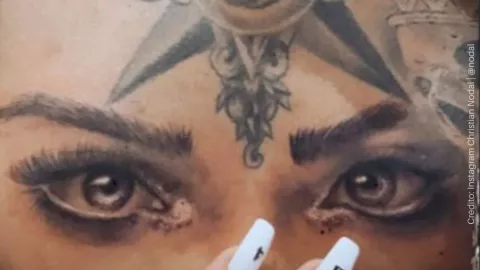 Nodal se quita el tatuaje de _Beli_.jpg