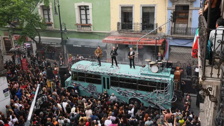 Captan a U2 en calles de la CDMX grabando su nuevo sencillo Street of Dreams
