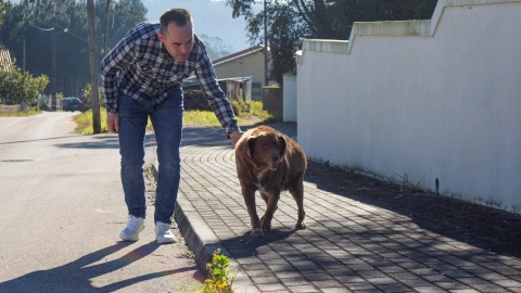 FILE PHOTO: Leonel Costa walks the dog, Bobi, that broke the record for oldest dog ever at 30 years-old, at Conqueiros, in Leiria