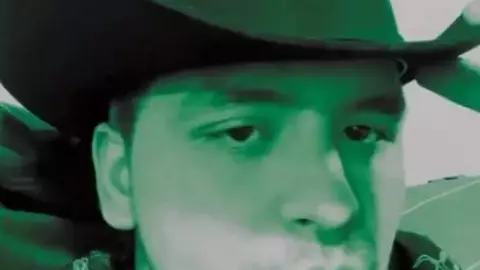 Christian Nodal aparece sin tatuajes