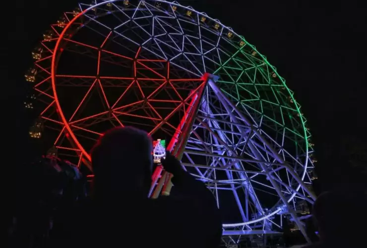 encienden rueda de la fortuna en Aztlán