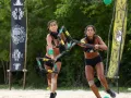 Gaby comienza llevándose la delantera, una a una atrapaba las pelotas.