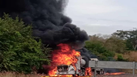 Explota pipa con combustible en la autopista Córdoba - Veracruz _2